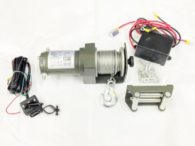 Лебедка для квадроцикла  900 кг (2000 lbs) 12V со стальным тросом 4REVO