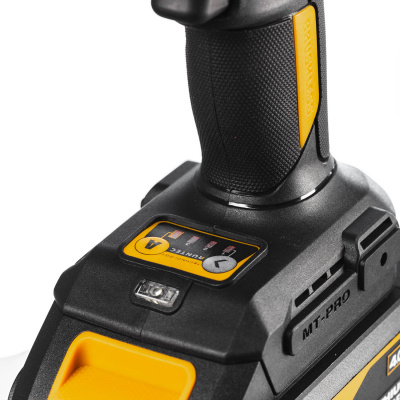 Гайковерт ударный аккумуляторный 1/2", 20В, 2*4Ач, 650Нм RUNTEC PRO